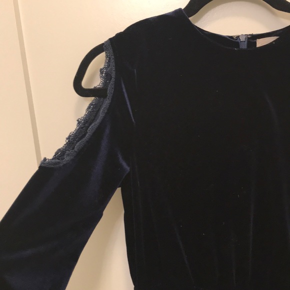 Moon River velvet cold shoulder romper size small - Picture 2 of 4